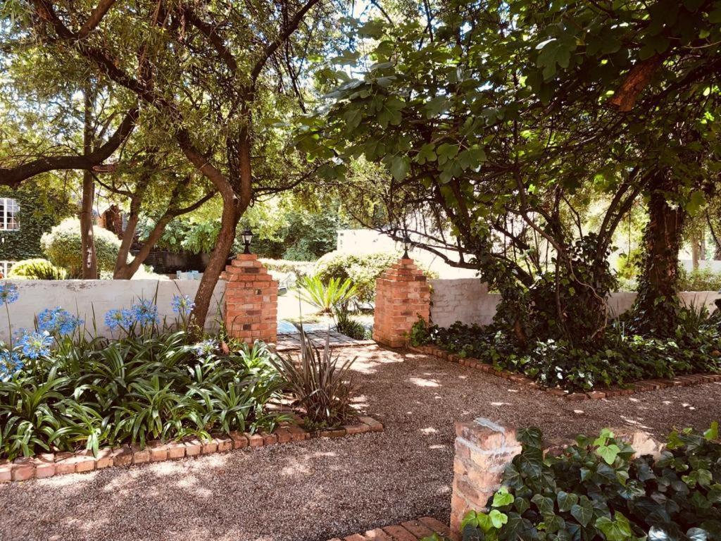 The Hertford Country Hotel Johannesburg Bagian luar foto