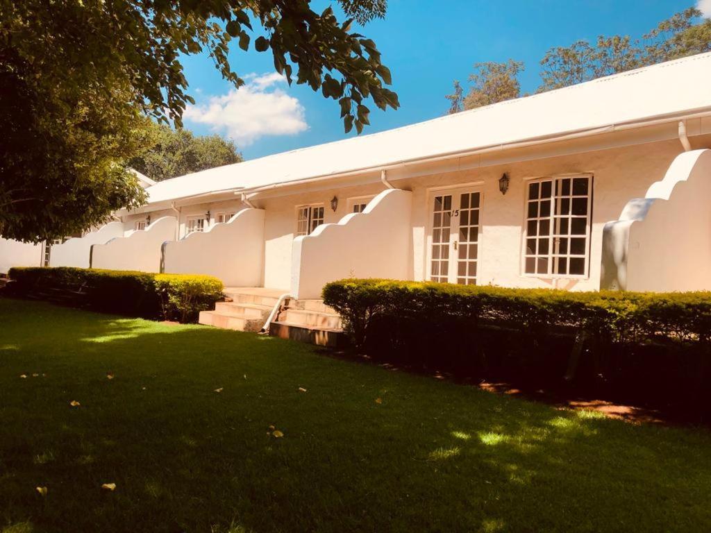 The Hertford Country Hotel Johannesburg Bagian luar foto