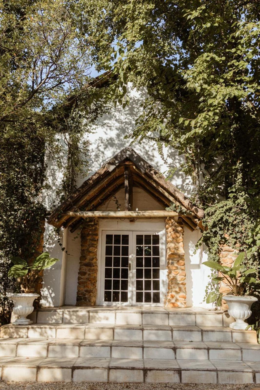 The Hertford Country Hotel Johannesburg Bagian luar foto